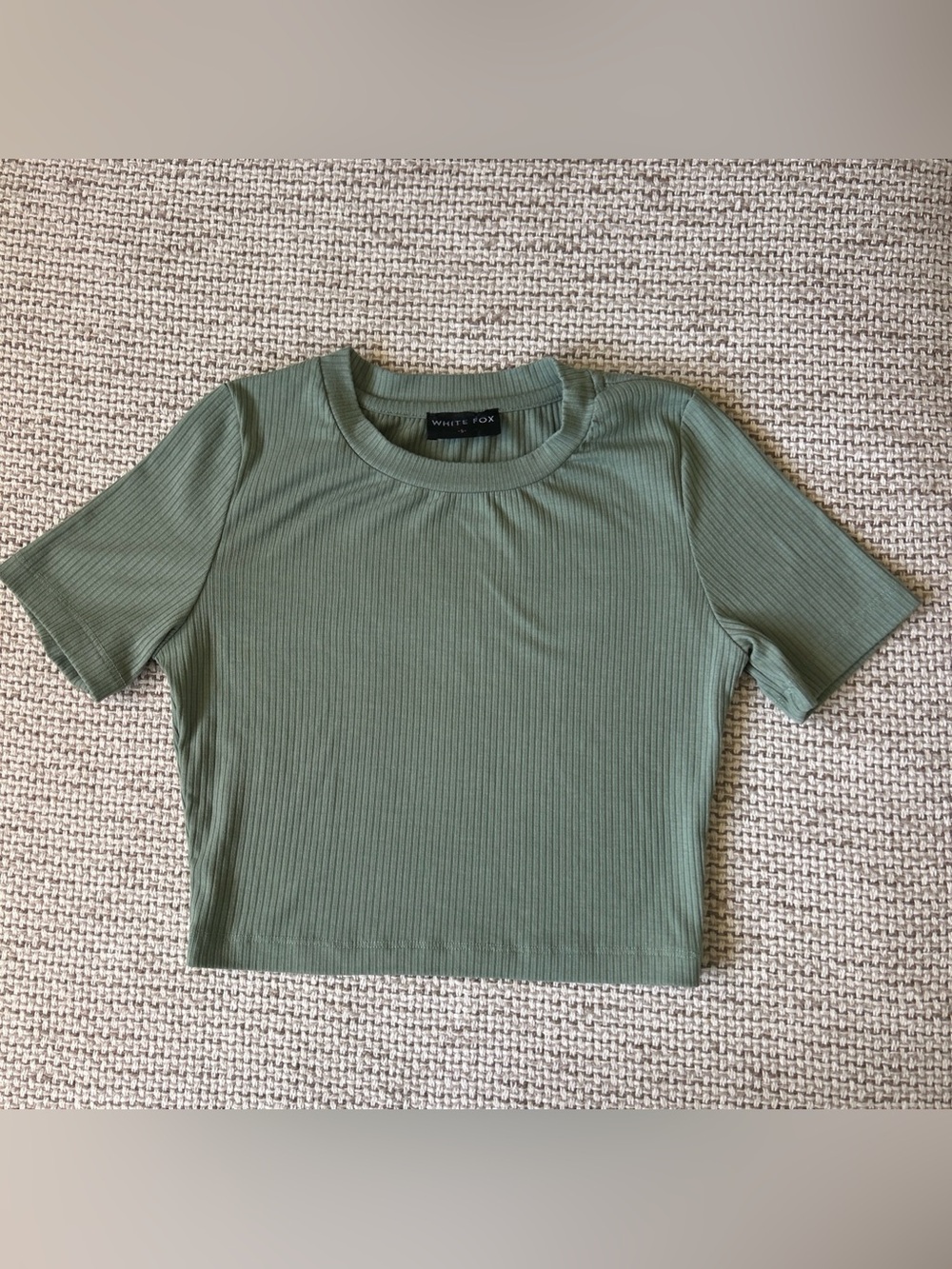 White Fox Women’s Sz Small Sage Green Cropped Top Crewneck S/S T-Shirt Ribbed